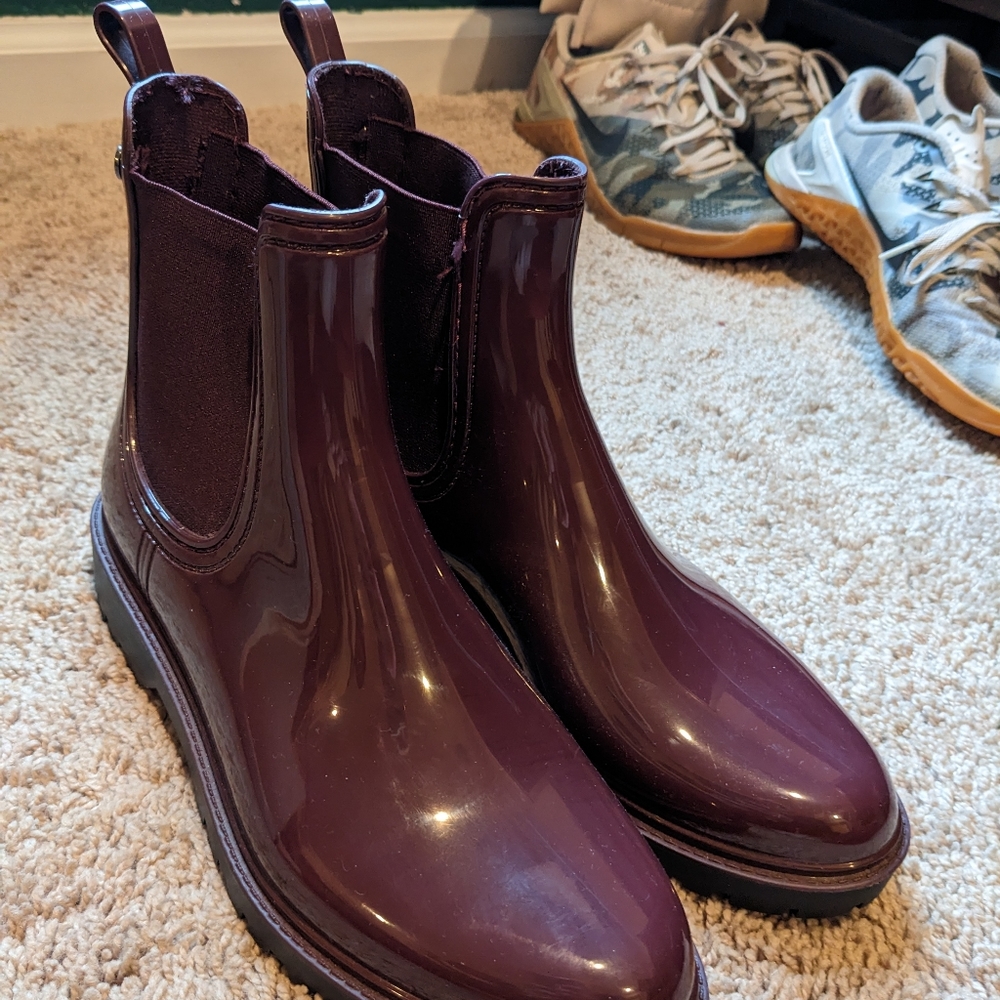 Also purple boots